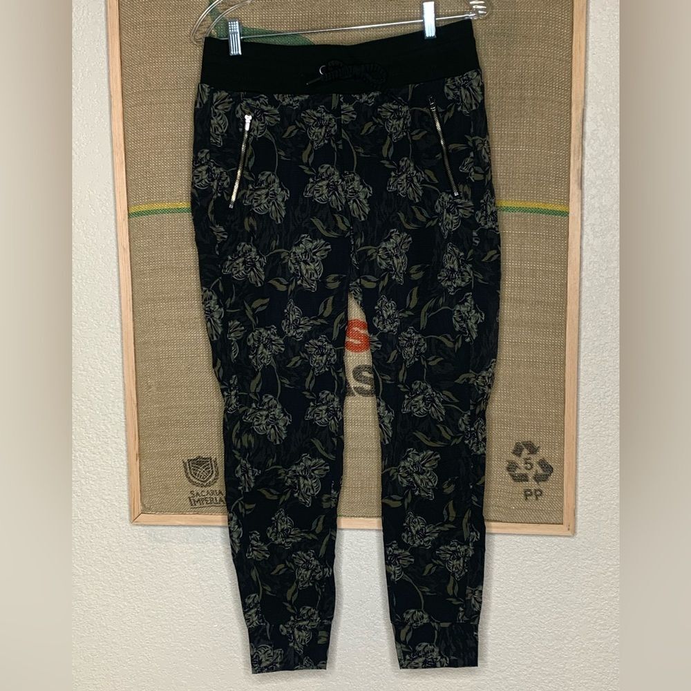 Athleta Trekkie North Printed Jogger in Black